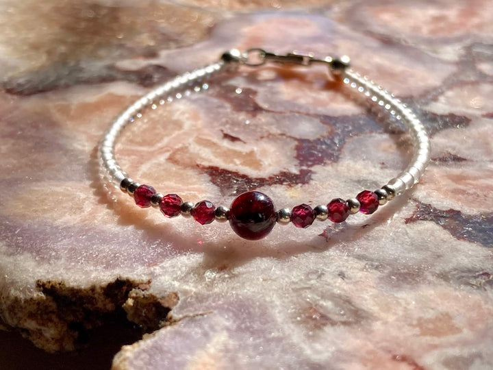 Analyzing image     January birthstone bracelet for healing