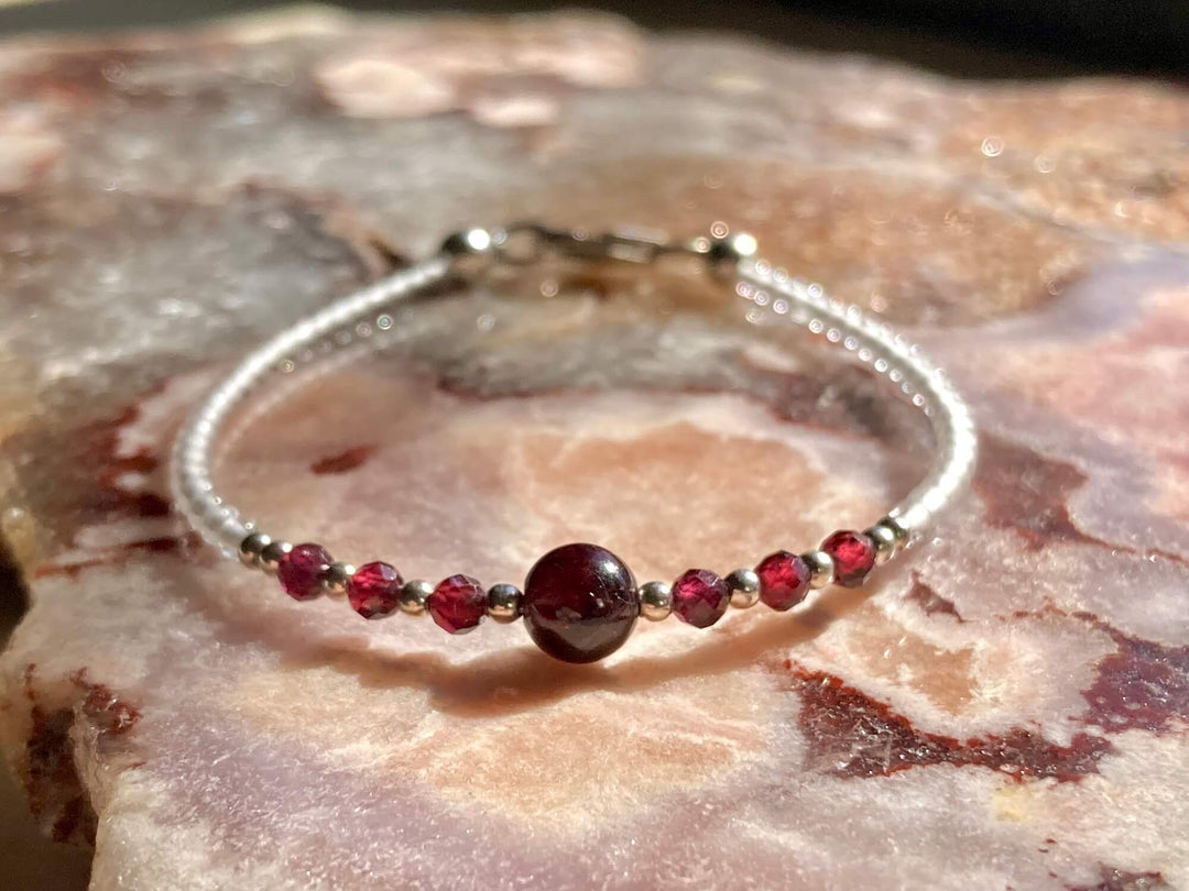 Analyzing image      January birthstone healing bracelet