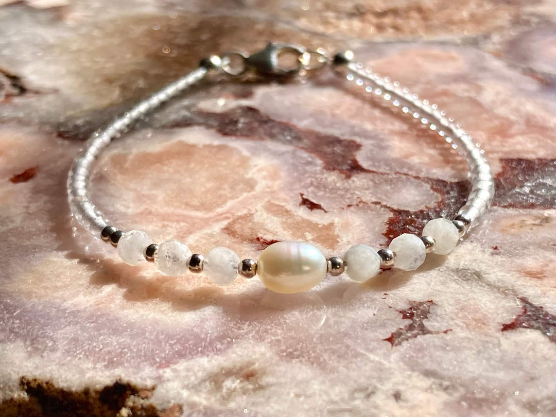 Junebirthstone bracelet with moonstone and pearl