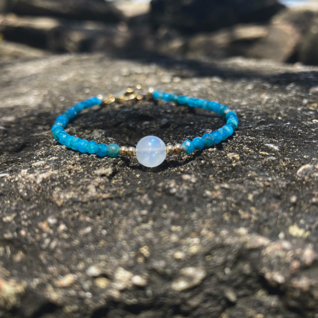 Apatite & moonstone gold bracelet