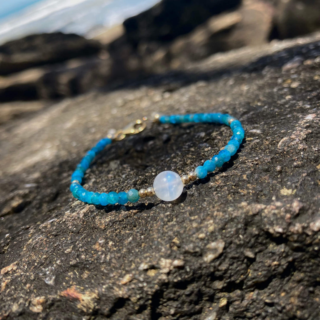 Apatite & moonstone gold healing crystal bracelet