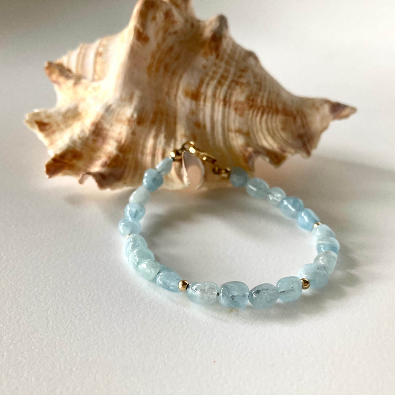 Aquamarine nugget gold bracelet for balance