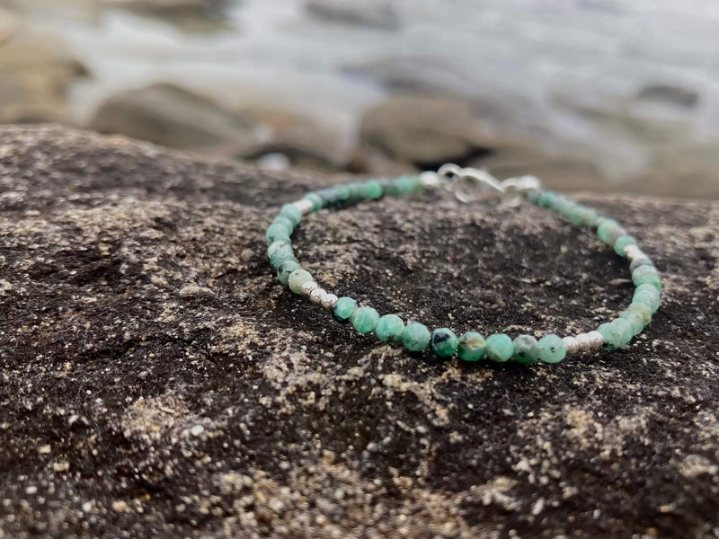 Emerald bracelet for healing