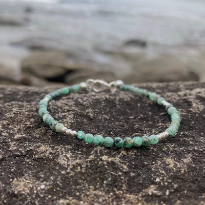 Emerald bracelet for support