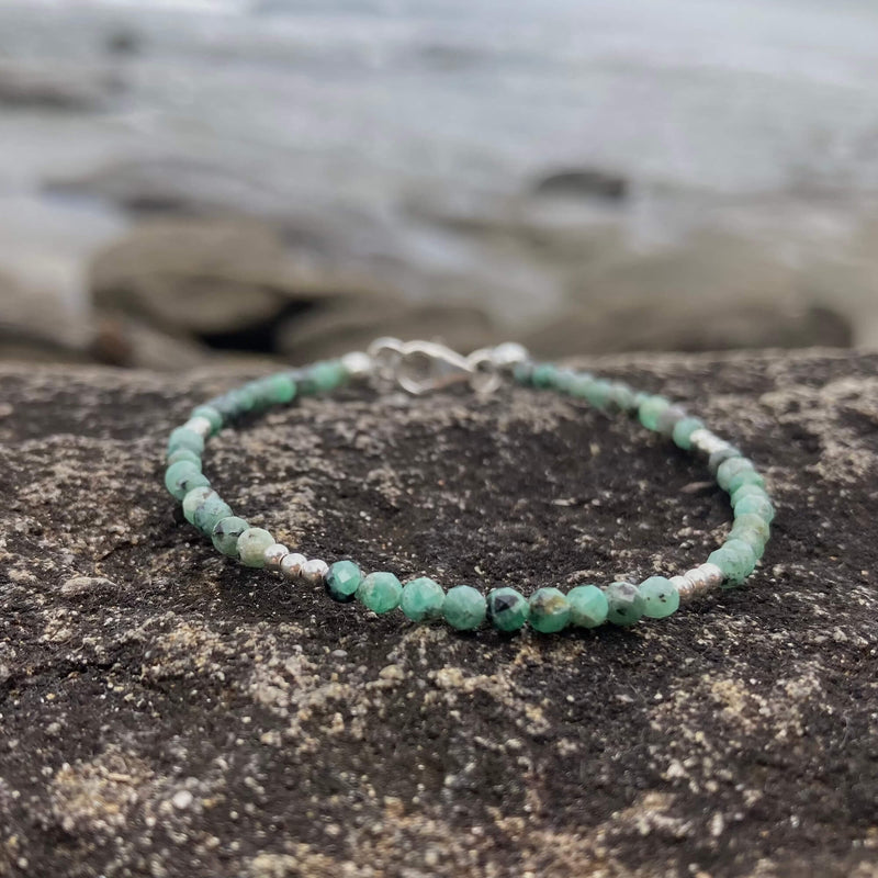 Emerald bracelet for support