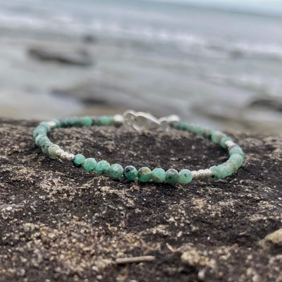 Emerald healing crystal bracelet