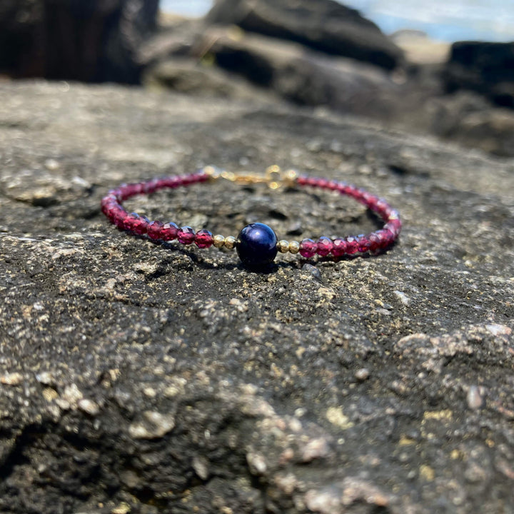 Garnet & Black Pearl Crystal Healing Bracelet