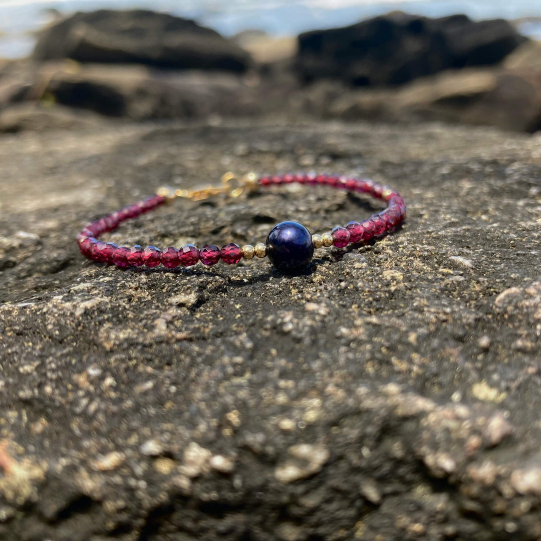 Garnet & Black Pearl healing Bracelet