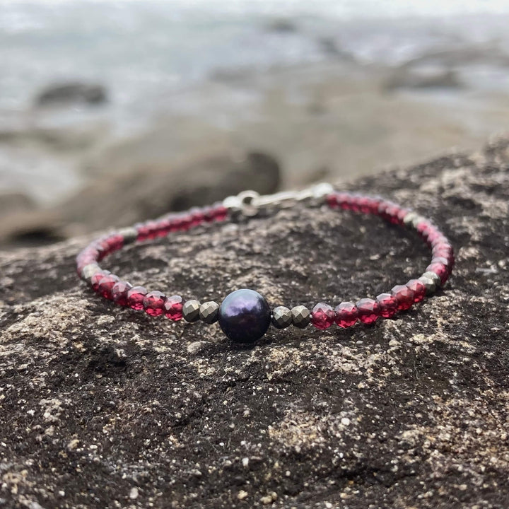 Garnet, Pyrite & Black Pearl healing Bracelet