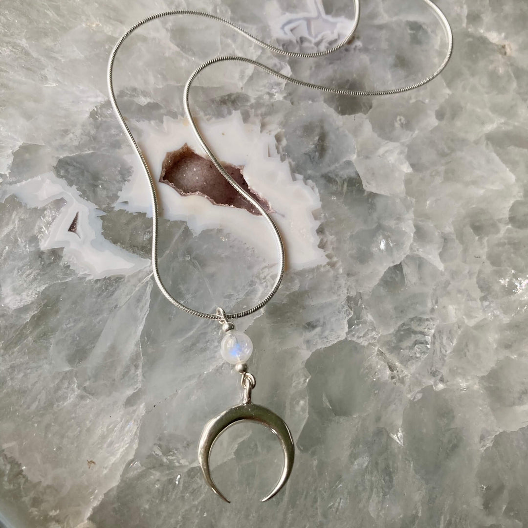 La luna lovel Moonstone Pendant