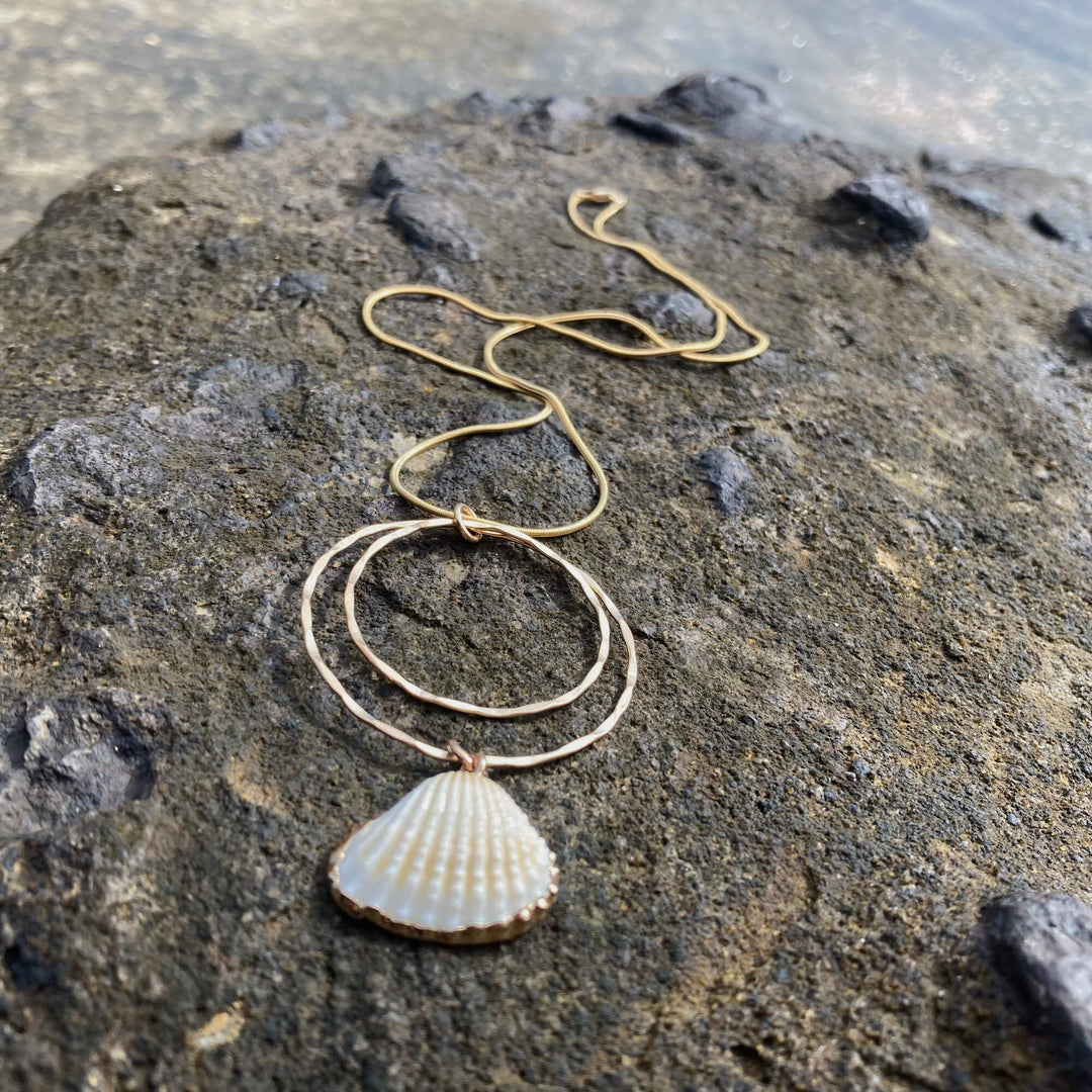 Light ra Shell ladies Pendant Necklace