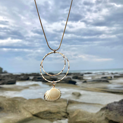 Light ra Shell Pendant Necklace for women