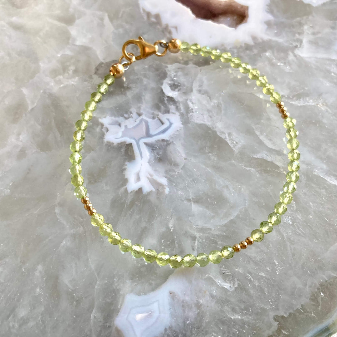 Peridot & Gold healing crystal Bracelet