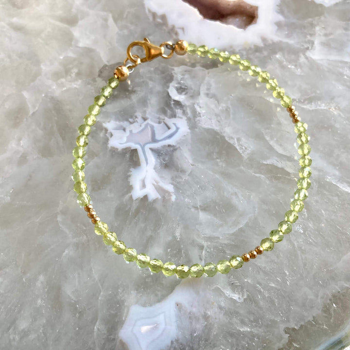 Peridot & Gold healing crystal Bracelet