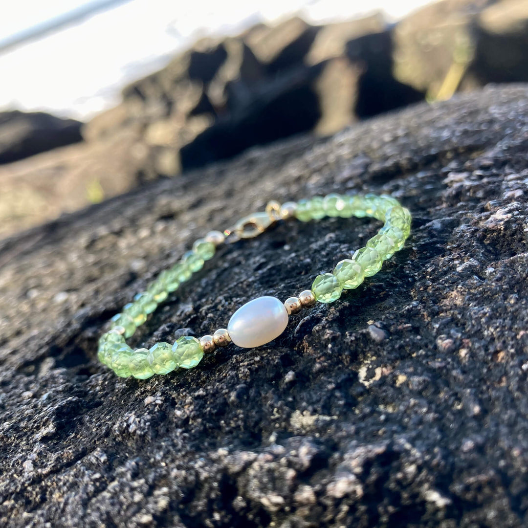 Peridot & Pearl Gold Bracelet for healing