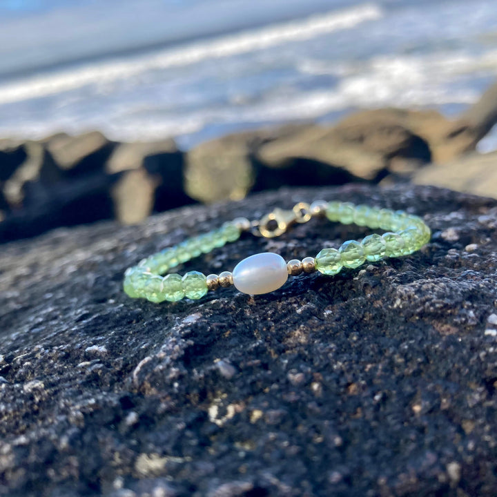 Peridot & Pearl Gold crystal Bracelet