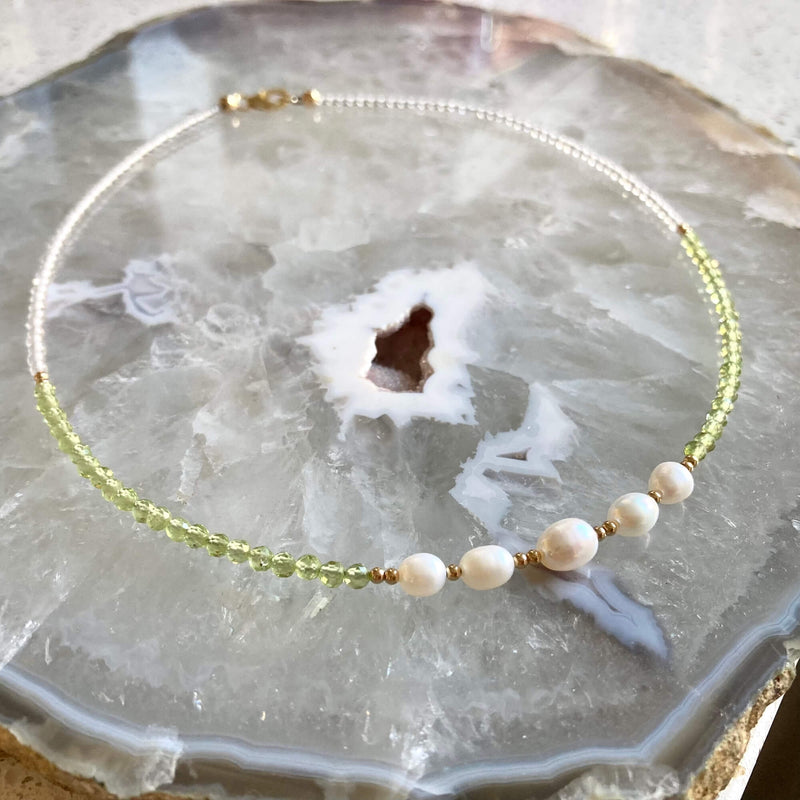 Peridot & Pearl Gold healing crystal Necklace