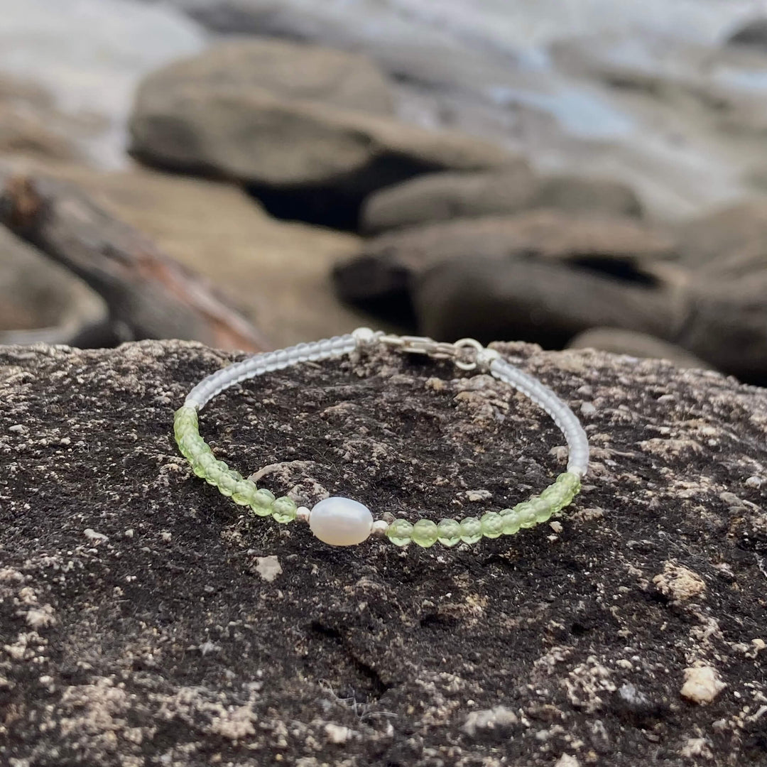 Peridot & Pearl comfort Bracelet