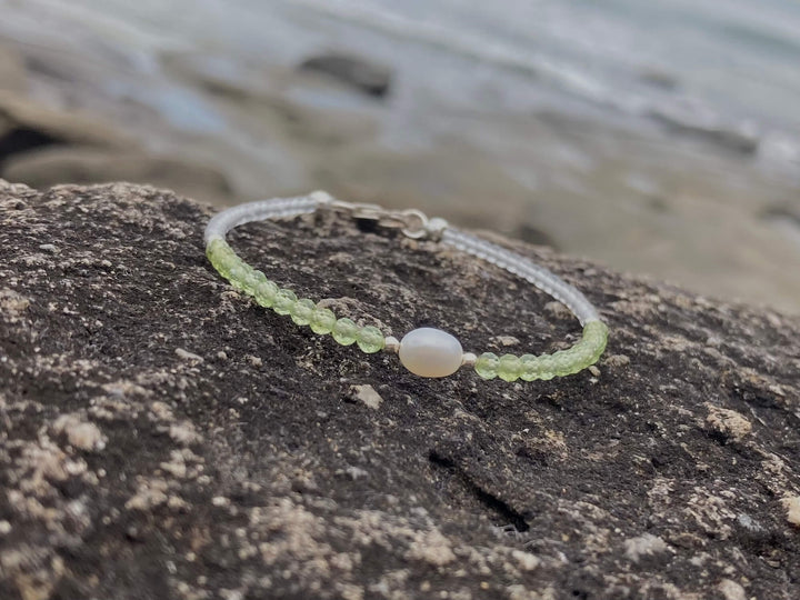 Peridot & Pearl healing Bracelet