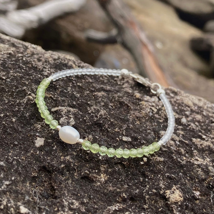 Peridot & Pearl ladies healing Bracelet